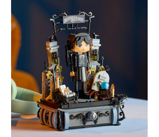LEGO Wednesday 76780 Figurka Wednesday Addams - 1286874 - zdjęcie 13
